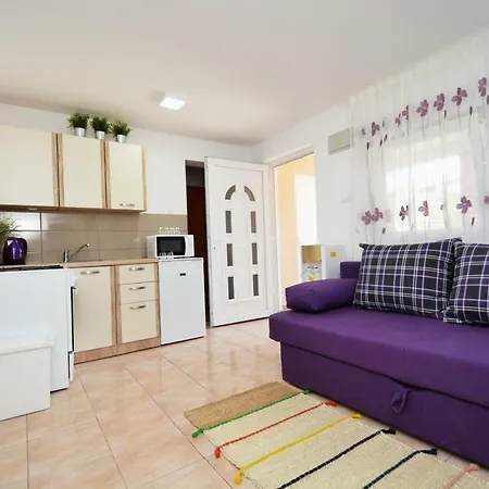 Mama Mica Appartement Vir